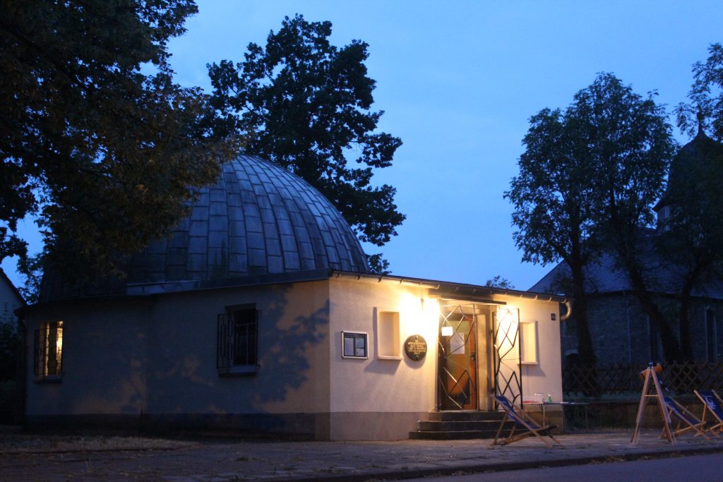 Planetarium bei Nacht
