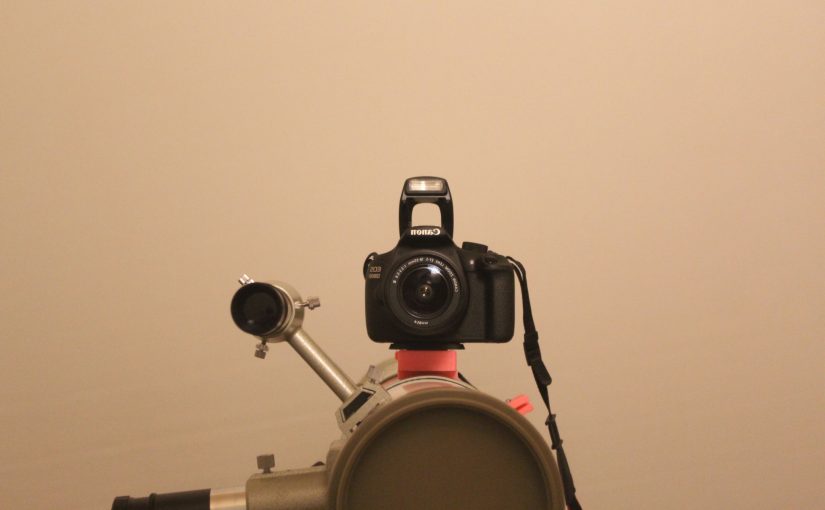 Selfie der DSLR auf dem Teleskop